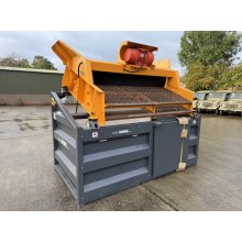 Brand new Easi-Screen P3 compact screening unit, including mesh, power cable, diverter kit, lifting frame and a Kohler SDMO Perform 550 TXL petrol generator with a long-run fuel tank.